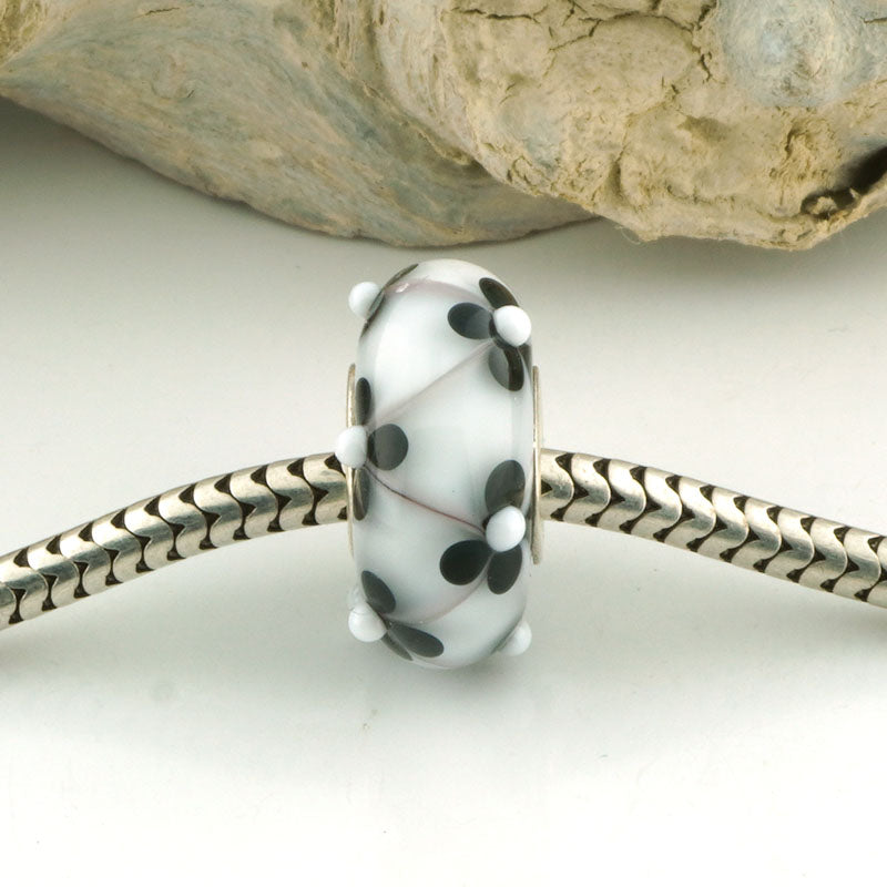 Black & White Floral Lattice Charm Bead