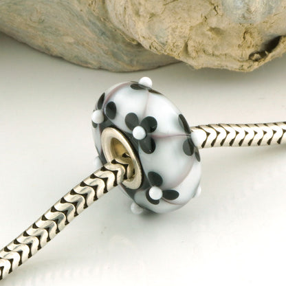 Black & White Floral Lattice Charm Bead