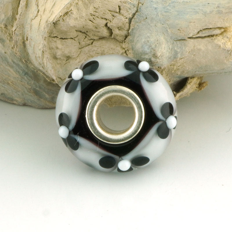 Black & White Floral Lattice Charm Bead