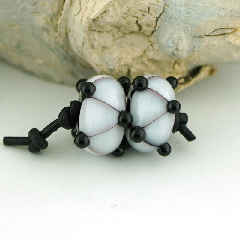 Black & White Dotty Triangle Earring Pair (S965)