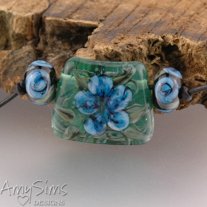 Blue on Green Watercolor Floral Cleopatra Focal 219